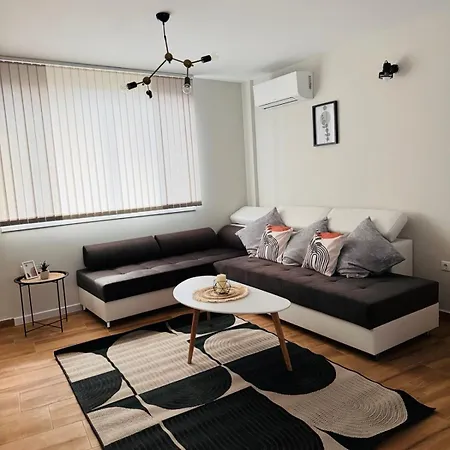 Goldy Central Beach Apartment With Private Garden Burgas Exterior photo