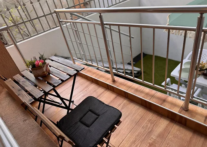 Goldy Central Beach Apartment With Private Garden Burgas